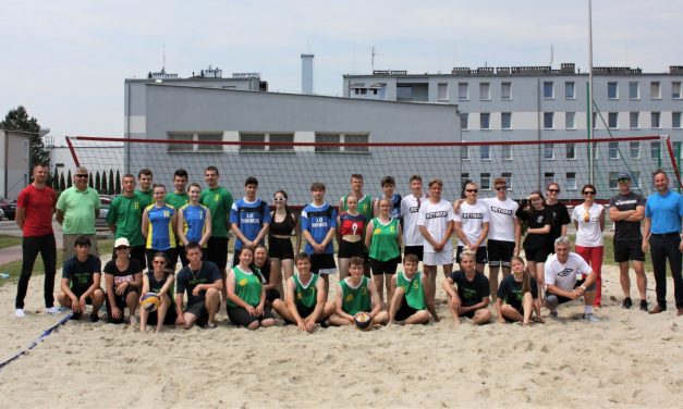 IV Turniej Piłki Siatkowej Plażowej o Puchar Dyrektora ZS 3 „Budowlanka”