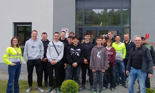 👷‍♂️Klasa 3TAS na wycieczce roboczej w fabryce płyty g-k w Leszczach