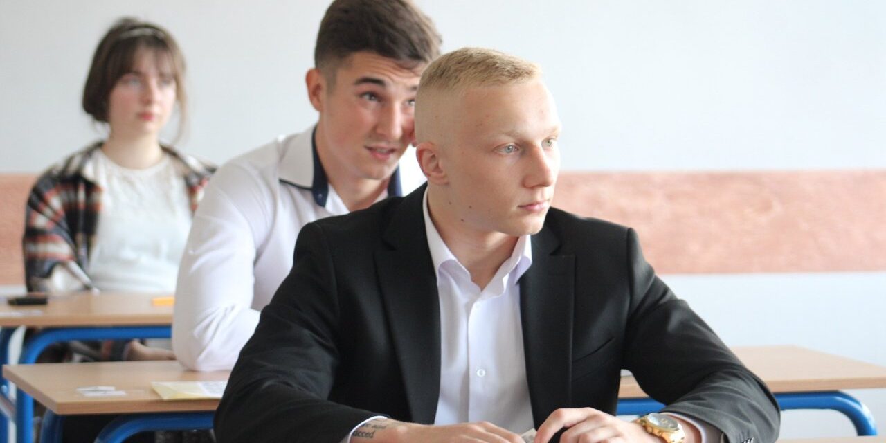 Matura 2025 z matematyki w Zespole Szkół nr 3 w Tarnobrzegu. Budowlanka trzyma kciuki za maturzystów