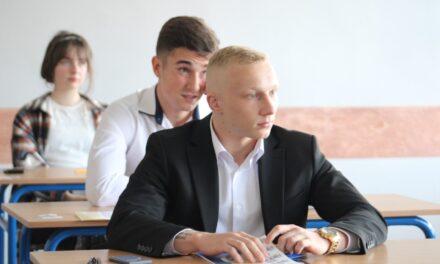 Matura 2025 z matematyki w Zespole Szkół nr 3 w Tarnobrzegu. Budowlanka trzyma kciuki za maturzystów