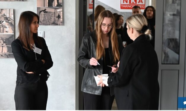 Uczniowie tarnobrzeskiej „Budowlanki” przystąpili do matury