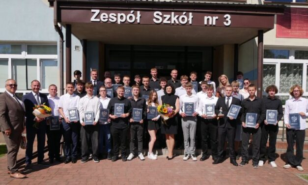 🧑‍🎓💐Drodzy Absolwenci, klasy 3BR BRANŻOWEJ SZKOŁY I STOPNIA!