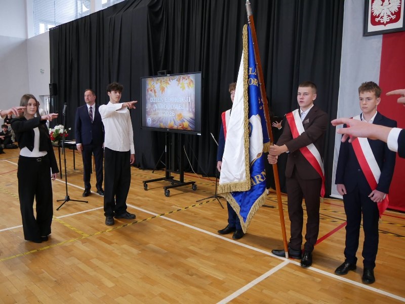 ✨ Oficjalnie dołączyli do naszej szkolnej rodziny! Ślubowanie klas pierwszych✨